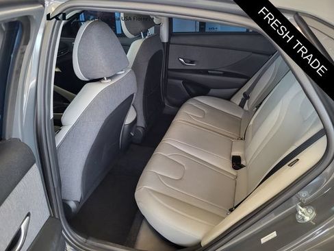 Used 2025 Hyundai Elantra Limited FWD image 13
