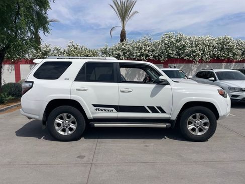 Used 2017 Toyota 4Runner SR5 Premium image 2
