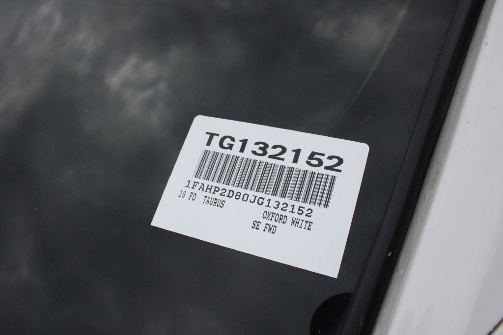 Used 2018 Ford Taurus SE FWD image 35