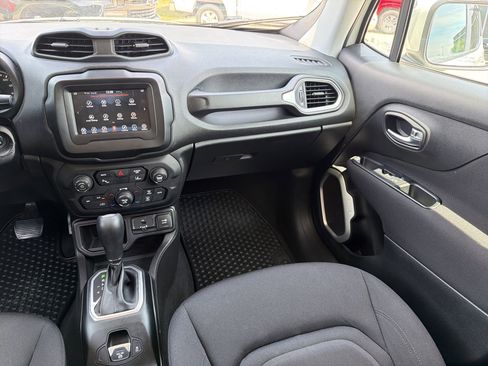 Used 2018 Jeep Renegade Latitude w/ Advanced Technology Group FWD image 27