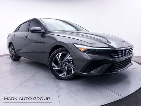Used 2025 Hyundai Elantra Sport FWD image 1