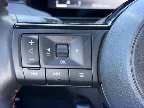 Used 2025 Nissan Kicks SR AWD/4WD image 22