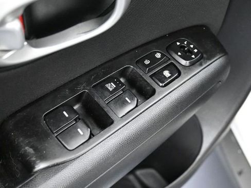 Used 2015 Kia Soul FWD image 13