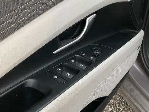 Used 2022 Hyundai Elantra Limited FWD image 10
