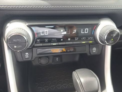 Used 2021 Toyota RAV4 XLE w/ Convenience Package FWD image 22