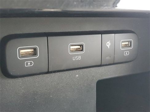 Certified 2023 Kia Carnival EX image 31