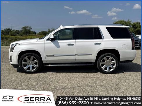 Used 2019 Cadillac Escalade Luxury AWD/4WD image 2
