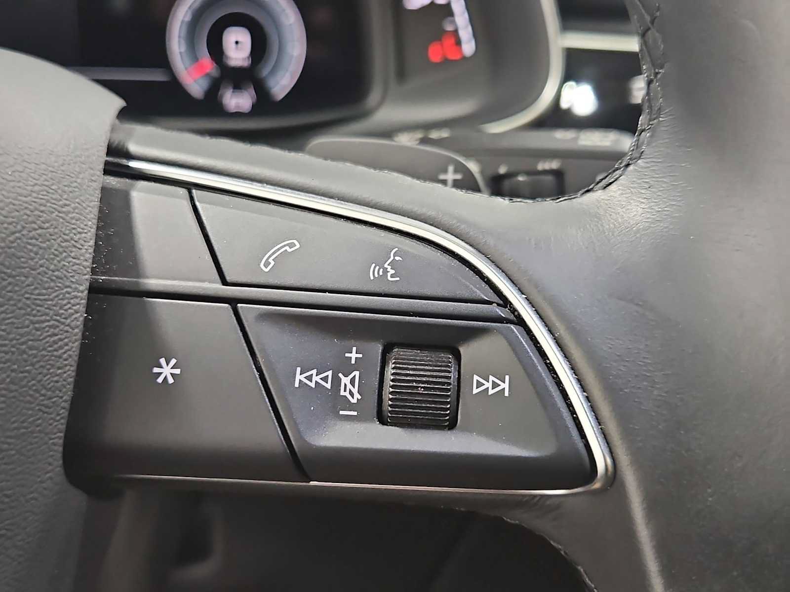 Used 2023 Audi Q8 Prestige AWD/4WD image 26