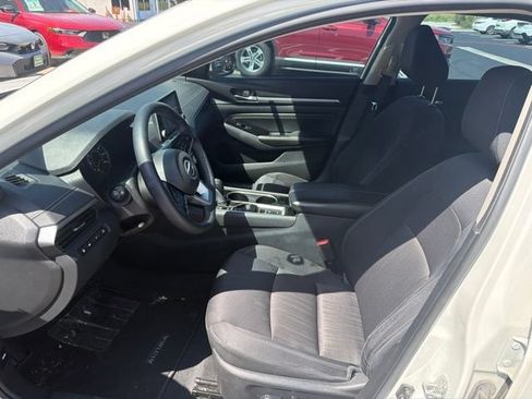 Used 2021 Nissan Altima 2.5 SV w/ SV Premium Package FWD image 11