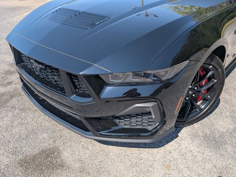 Used 2025 Ford Mustang GT Premium image 13