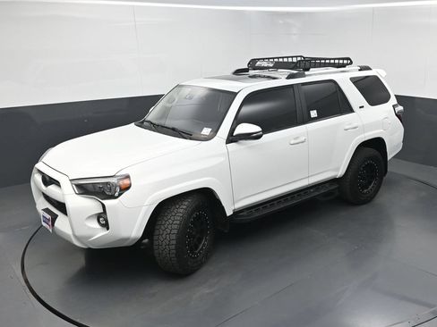 Used 2022 Toyota 4Runner SR5 Premium w/ Moonroof Package RWD image 31