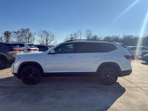New 2026 Volkswagen Atlas SE FWD image 8