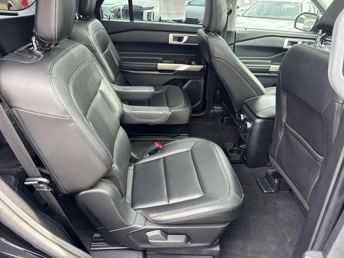 Used 2022 Ford Explorer XLT w/ Equipment Group 202A image 15