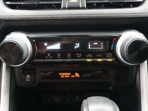 Used 2021 Toyota RAV4 LE FWD image 18
