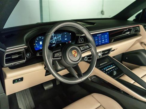 Used 2026 Porsche Macan Electric RWD image 4