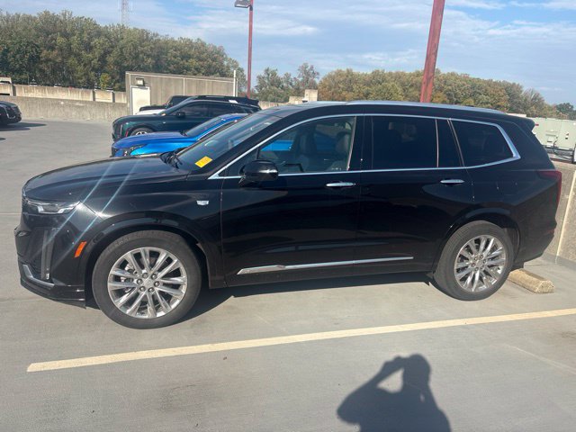 Used 2023 Cadillac XT6 Premium Luxury AWD/4WD image 2