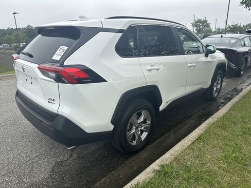 Used 2025 Toyota RAV4 XLE AWD/4WD image 10