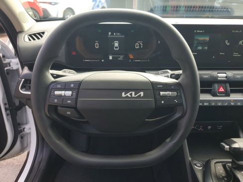 Used 2025 Kia K4 LXS image 22