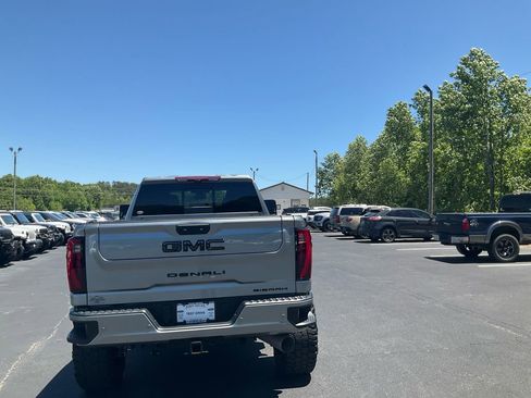Used 2024 GMC Sierra 2500 Denali Ultimate AWD/4WD image 6
