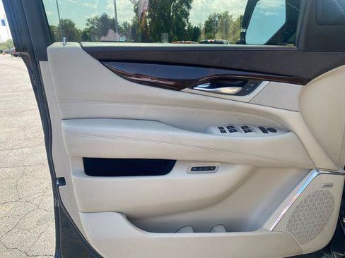 Used 2016 Cadillac Escalade Premium AWD/4WD image 7