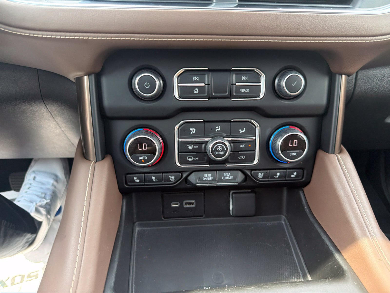 Used 2022 Chevrolet Tahoe High Country w/ Premium Package AWD/4WD image 15