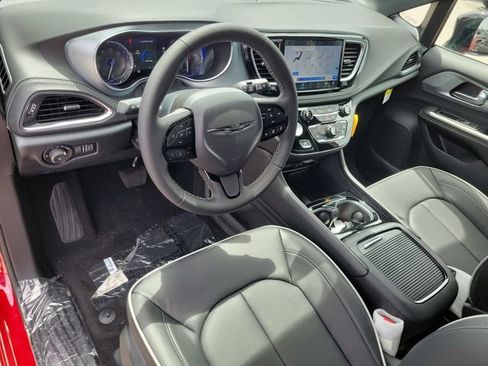 New 2026 Chrysler Pacifica Limited image 13
