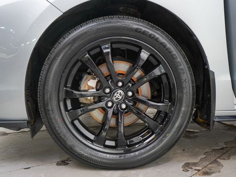 Used 2023 Toyota Sienna XSE FWD image 30