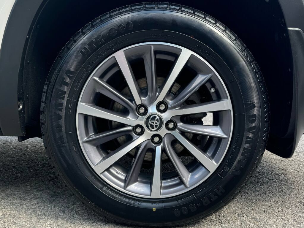 Used 2019 Toyota Highlander XLE AWD/4WD image 10