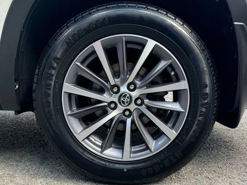 Used 2019 Toyota Highlander XLE AWD/4WD image 10