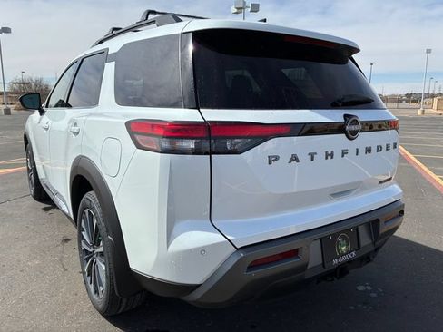 New 2026 Nissan Pathfinder Platinum FWD image 4