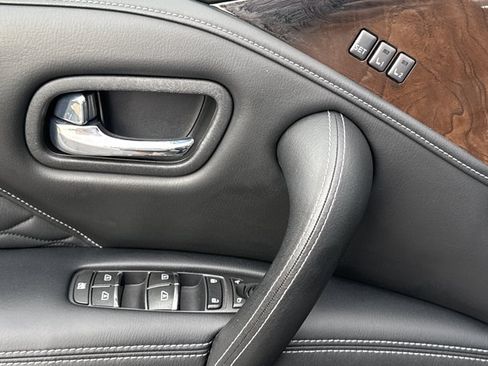 Used 2018 INFINITI QX80 4WD w/ Deluxe Technology Package image 18