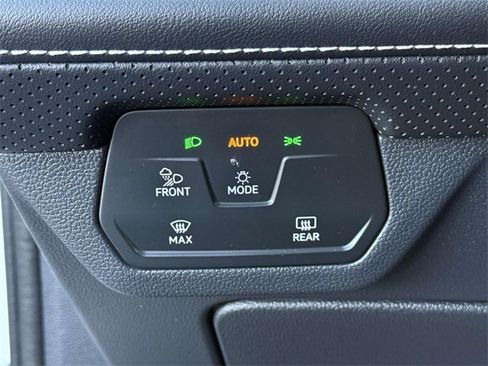 Used 2024 Volkswagen Atlas SE image 23