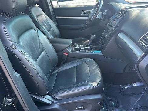 Used 2017 Ford Explorer XLT AWD/4WD image 23
