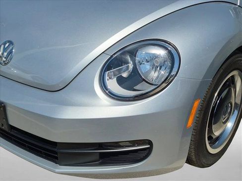 Used 2012 Volkswagen Beetle 2.5 FWD image 12