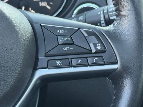 Certified 2018 Nissan Rogue SV w/ Sun & Sound Touring Package image 16