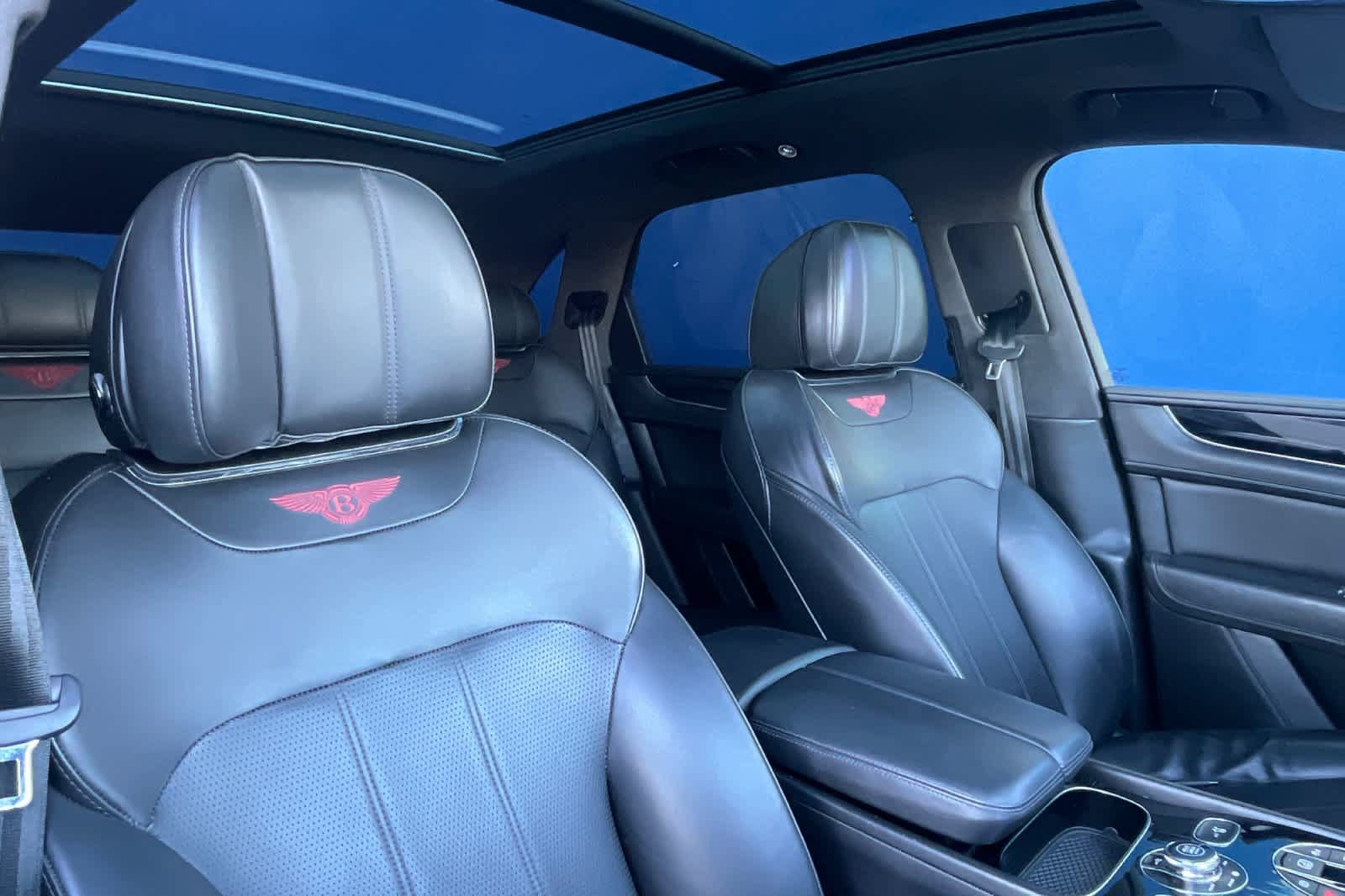 Used 2019 Bentley Bentayga AWD/4WD image 2