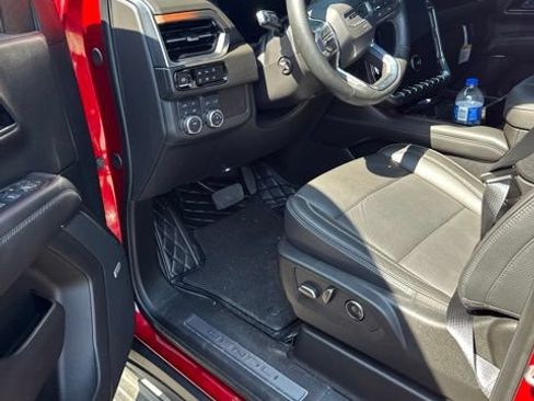 Used 2025 GMC Yukon Denali w/ Sun & Power Step Package AWD/4WD image 9