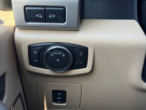 Used 2016 Ford F150 Lariat w/ Equipment Group 502A Luxury AWD/4WD image 27