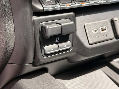 Used 2021 Chevrolet Silverado 1500 High Country w/ Technology Package AWD/4WD image 17