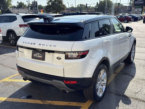 Used 2018 Land Rover Range Rover Evoque SE image 12