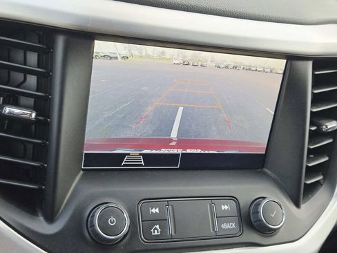 Used 2023 GMC Acadia SLE w/ Driver Convenience Package image 29