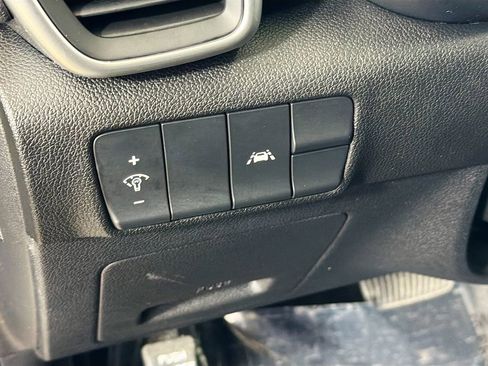 Used 2022 Kia Sportage LX image 12