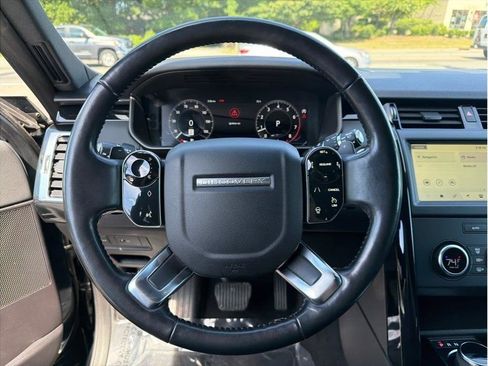 Used 2019 Land Rover Discovery SE AWD/4WD image 17