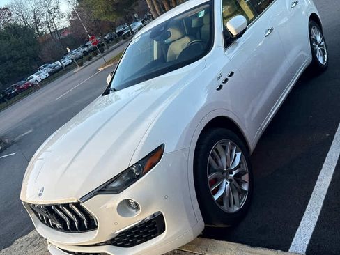 Used 2022 Maserati Levante GT image 3