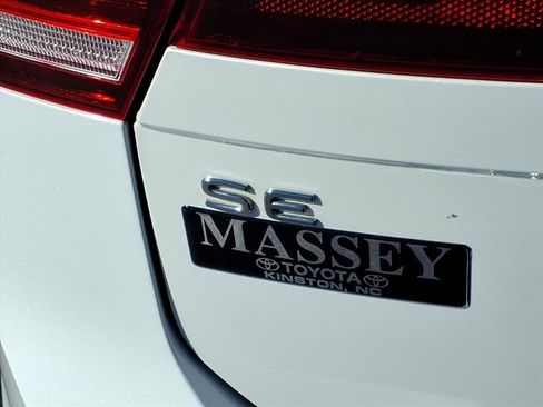 Used 2023 Volkswagen Tiguan SE R-Line image 9