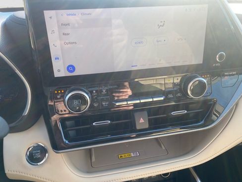 Used 2023 Toyota Highlander Platinum image 21