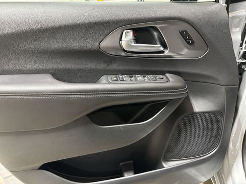 New 2026 Chrysler Pacifica Select image 20