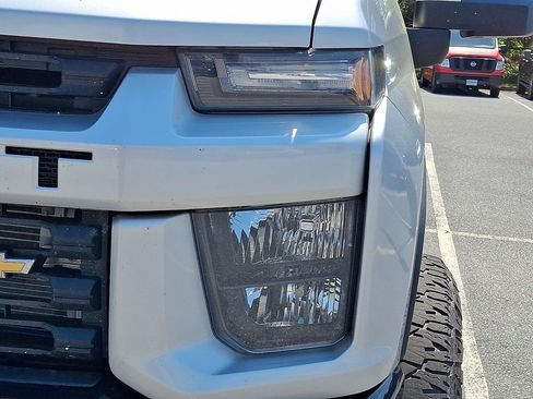 Used 2021 Chevrolet Silverado 2500 Custom w/ Custom Value Package AWD/4WD image 9