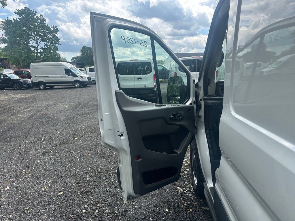 Used 2025 Ford Transit 250 148 High Roof RWD image 9