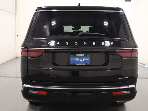 Certified 2024 Jeep Wagoneer L Series II w/ Flexible Seating Group image 8